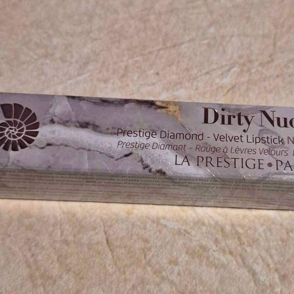 Diamond Velvet Lipstick Dirty Nude